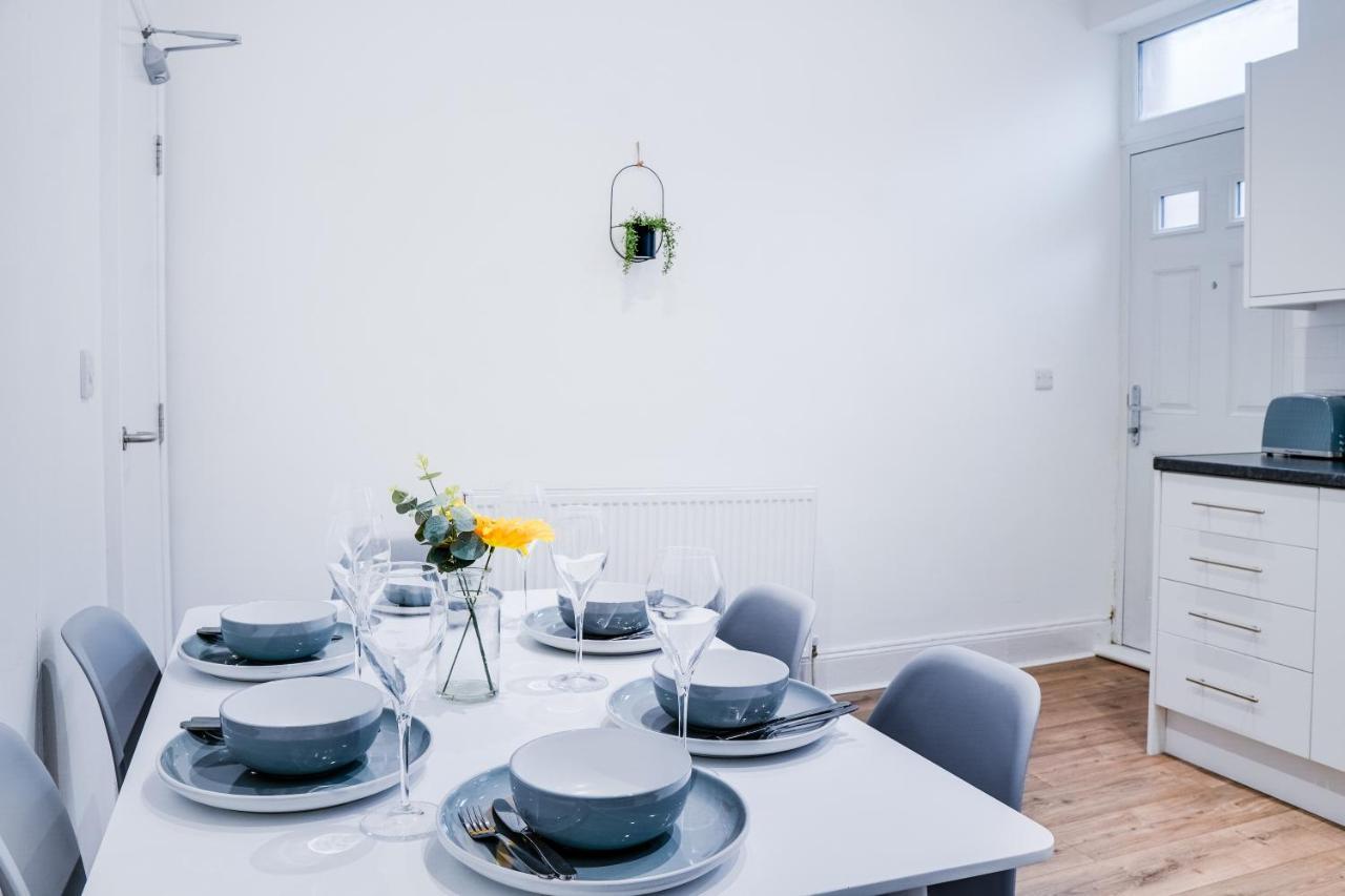 Spacious 4 Bedroom House Near Leeds Cc Beeston Hill المظهر الخارجي الصورة