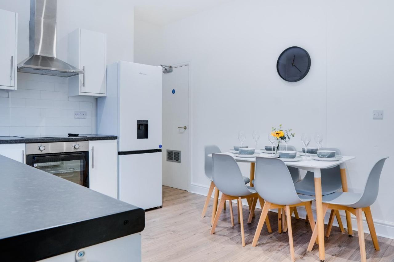 Spacious 4 Bedroom House Near Leeds Cc Beeston Hill المظهر الخارجي الصورة